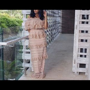 💕 Dreamy Tiered lace off shoulder nude maxi 💕